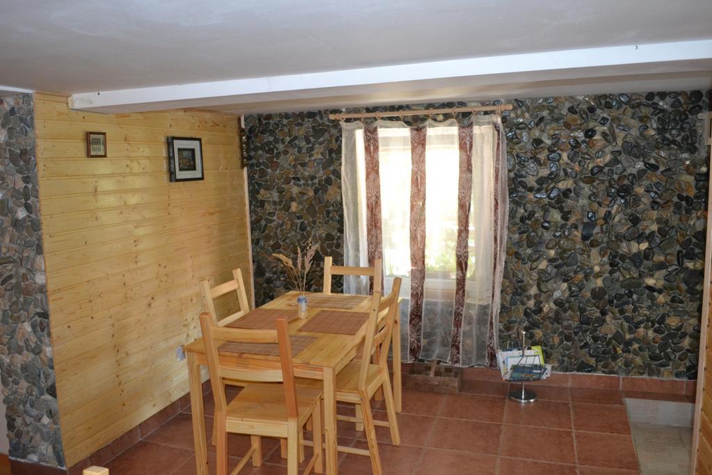 Casa De Oaspeti Dunarea La Cazane Dubova Exterior photo